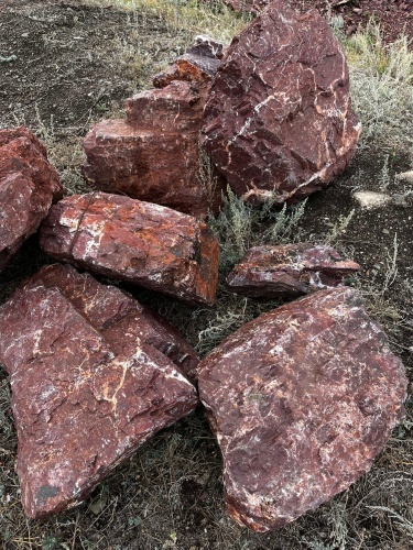 Ландшафтные глыбы красно-фиолетовые 200-1000 килограмм купить в Челябинске