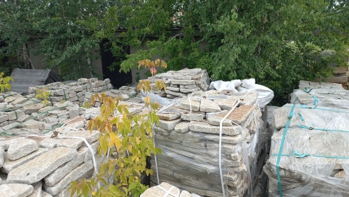 Плитняк галтованный гранитный для ландшафтного дизайна купить в Челябинске