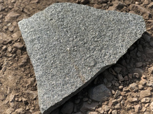 Плитняк златолит Уральский для цоколя, отмостки купить в Челябинске