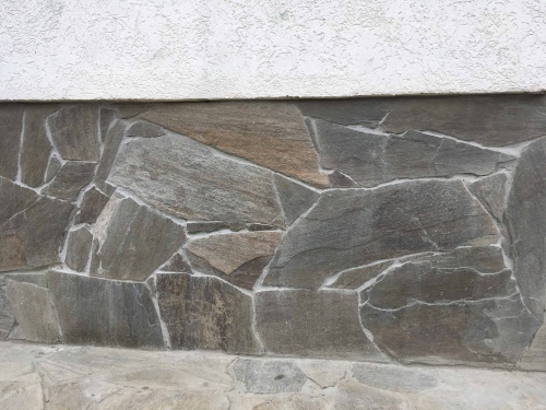 Плитняк златолит Уральский для цоколя, отмостки купить в Челябинске