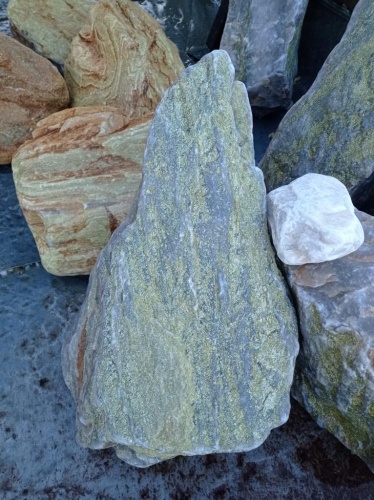 Златолит жёлтый, жёлто-зелёный глыбки и валуны для ланшафтного дизайна купить в Челябинске