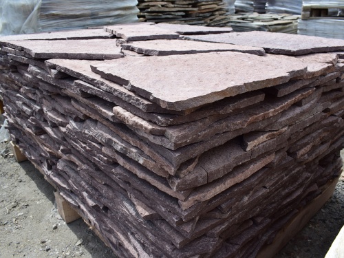 Плитняк лемезит бордовый для облицовки цоколя 20-25 мм  купить в Челябинске