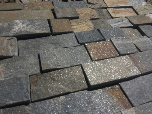 Плитка пилёная златолит Уральский для цоколя, отмостки купить в Челябинске