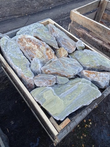 Златолит жёлтый, жёлто-зелёный глыбки и валуны для ланшафтного дизайна купить в Челябинске