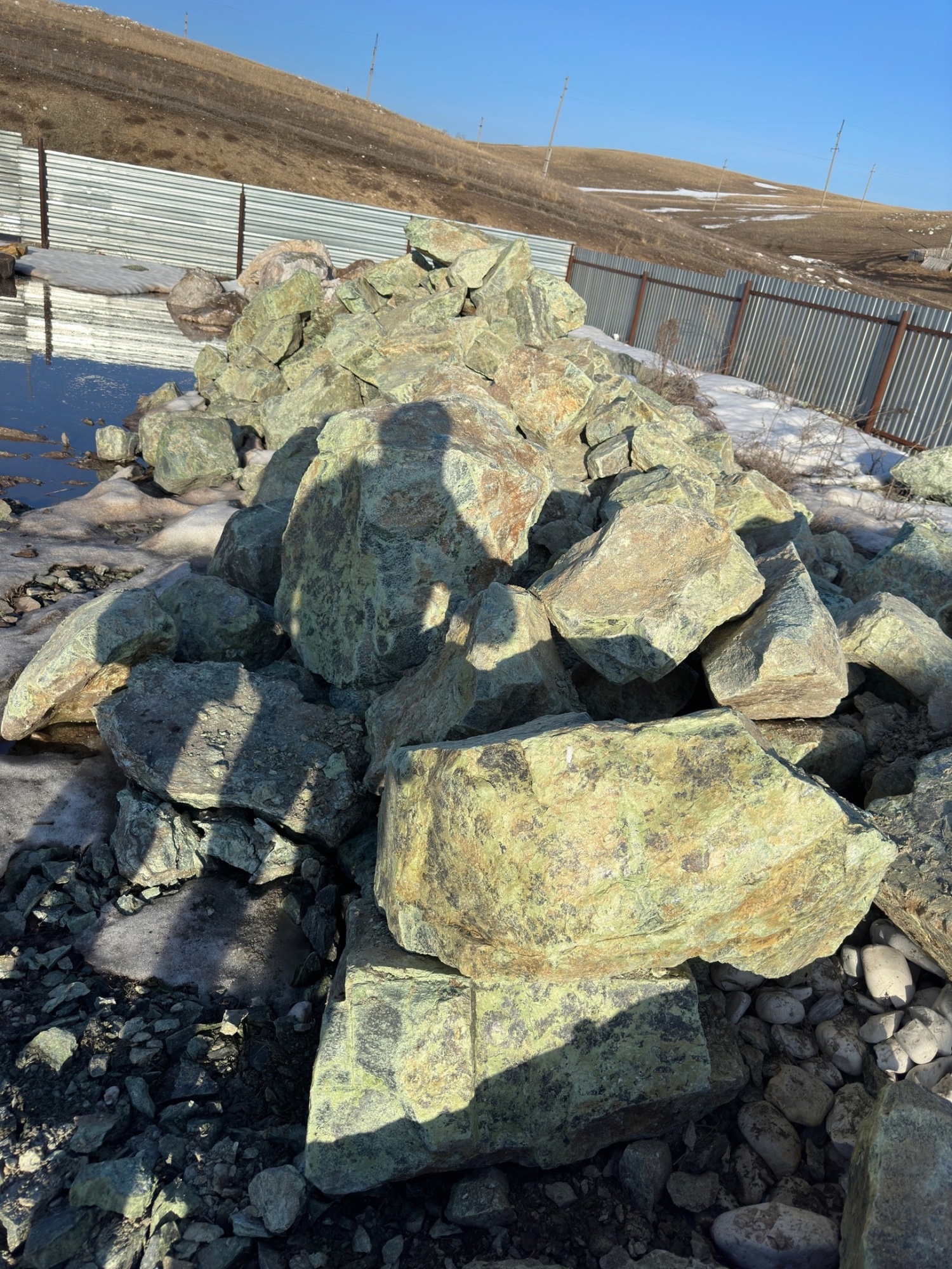 Камни для ландшафтного дизайна зелёные 10-60 килограмм купить в Челябинске