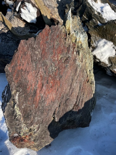 Ландшафтные глыбы красно-фиолетовые 200-1000 килограмм купить в Челябинске