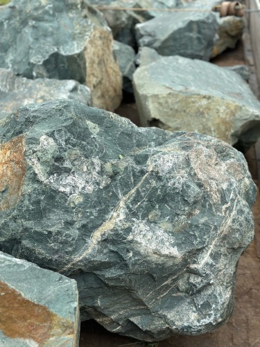 Камни для ландшафтного дизайна зелёные 10-60 килограмм купить в Челябинске