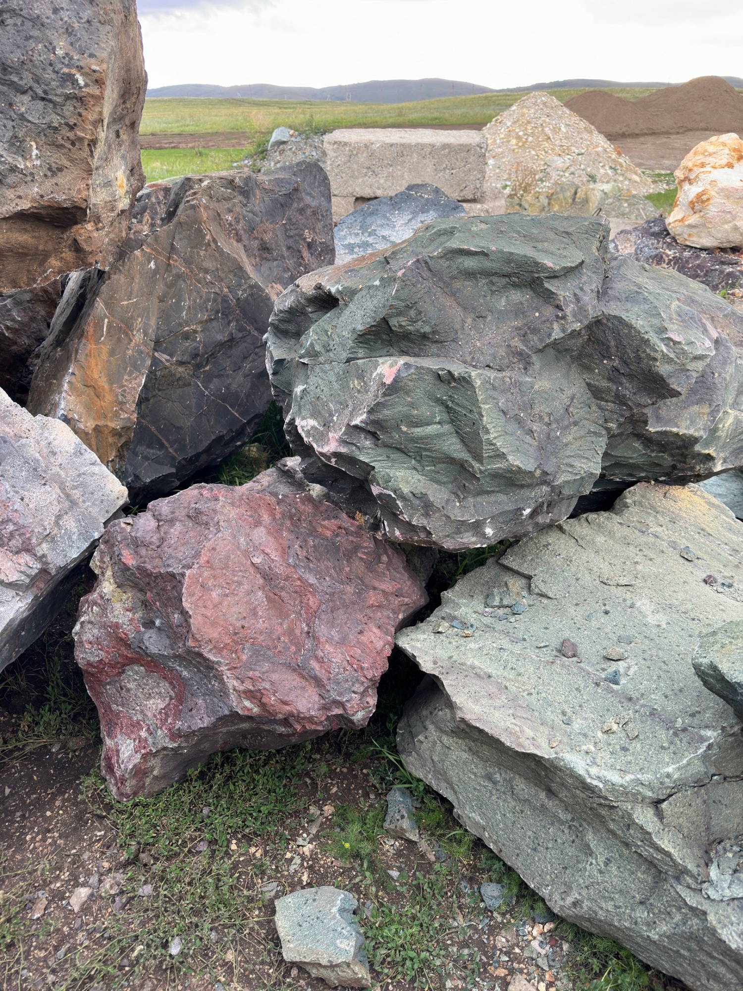 Камни для ландшафтного дизайна зелёные 10-60 килограмм купить в Челябинске