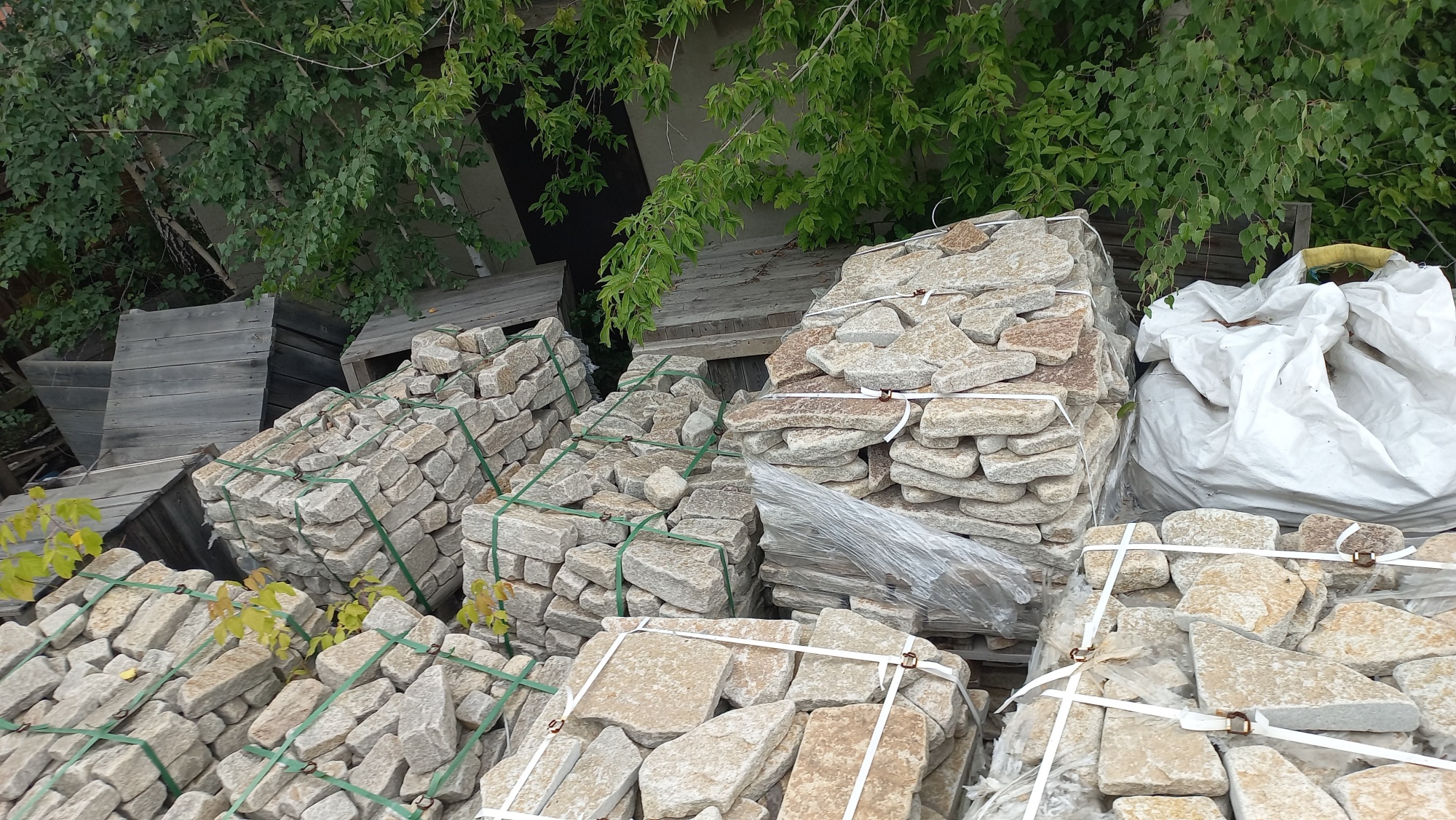 Плитняк гранитный галтованный купить в Челябинске