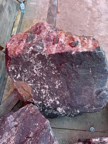 Камни для ландшафтного дизайна красно-фиолетовые 10-60 килограмм купить в Челябинске