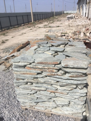 Златолит серебристый галтованный для лестниц купить в Челябинске